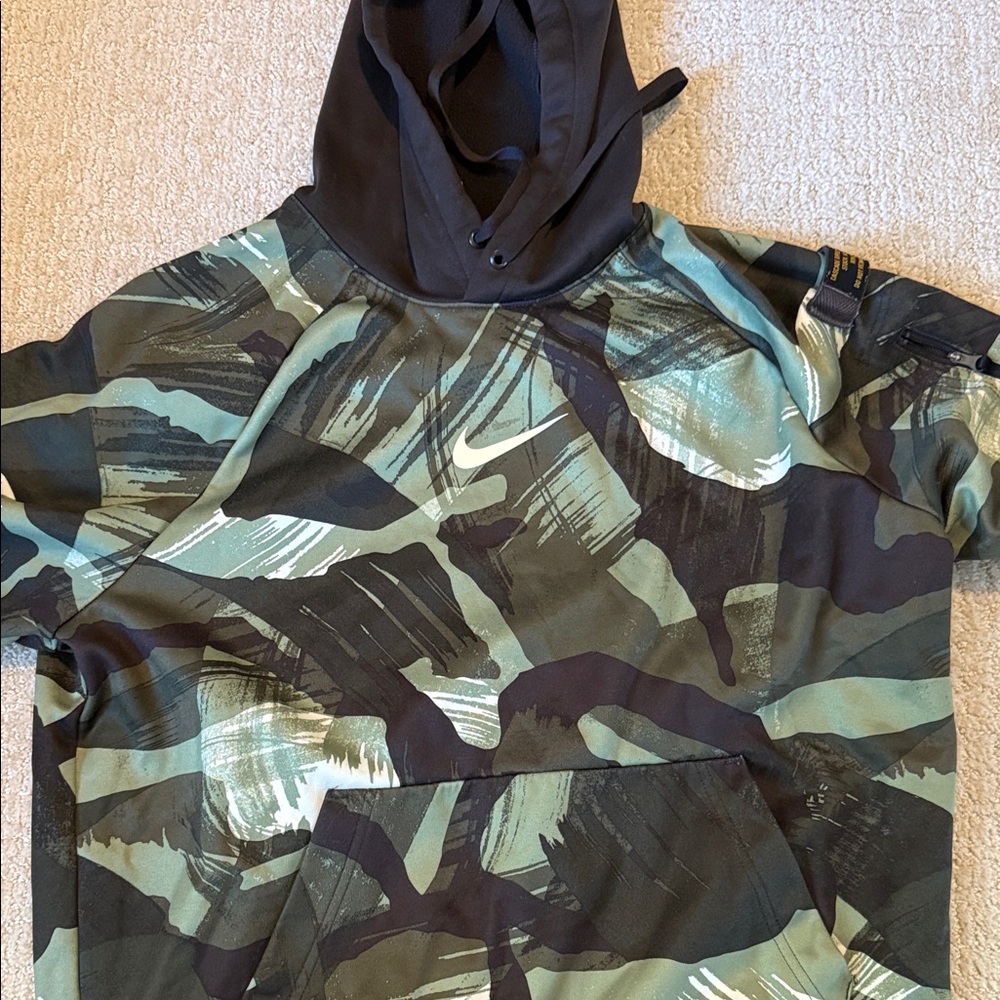 Nike Camouflage Hoodie in Green and Black